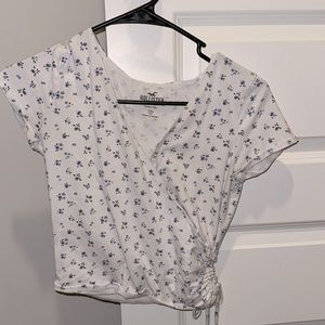 Hollister medium shirt/crop top